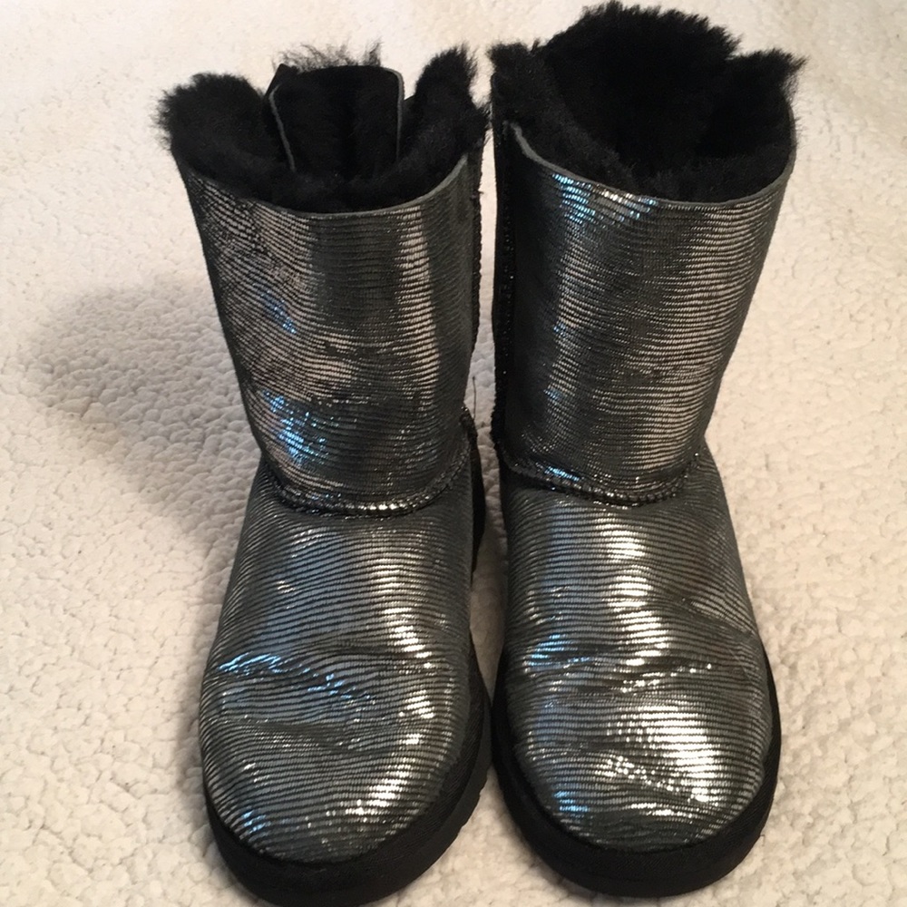UGG youth black/silver metallic bailey bow boots